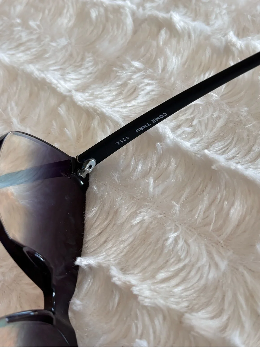 Quay Australia stylish shield